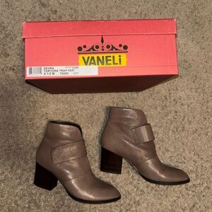 Vaneli Tortora Ankle Booties